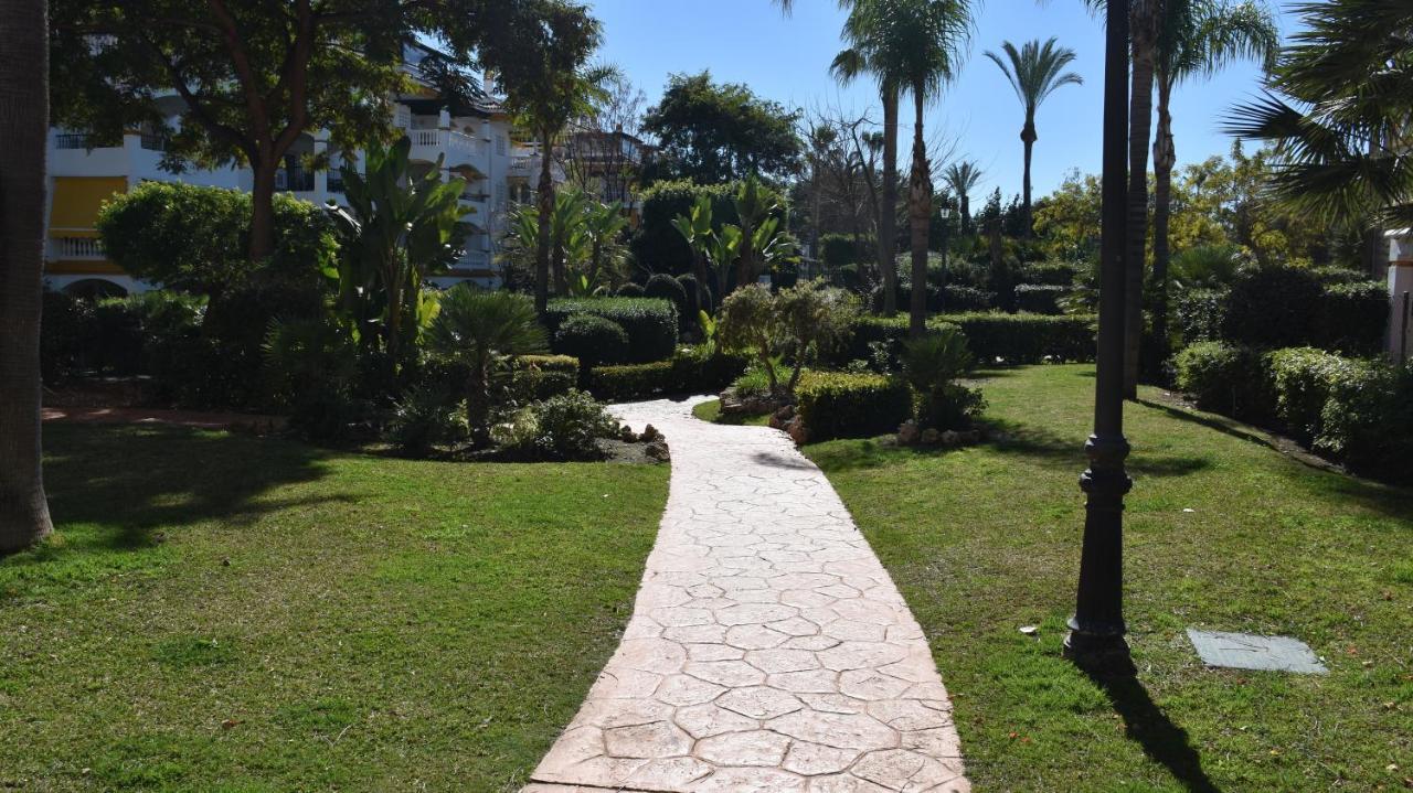 Dama Boutique Apt Marbella Exterior photo